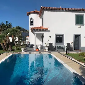 Apartment Apt- Sleeps 2 - Pool & Parking - Madeira, Funchal (Madeira)